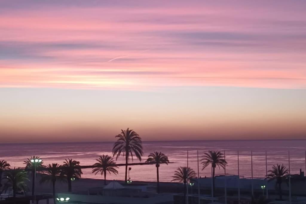 Precioso Apartamento Con Vistas Al Mar. Piscina. Valencia Kültér fotó